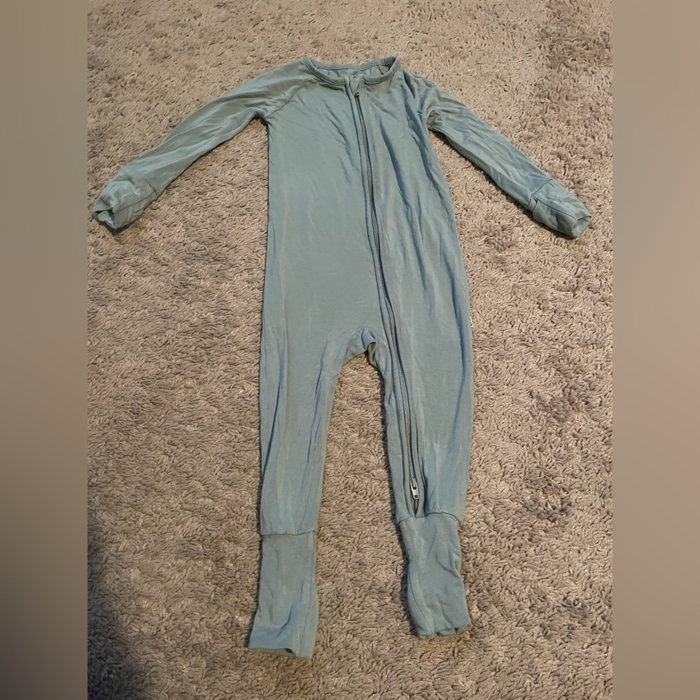 Little sleepies 6-12 month zippy Storm